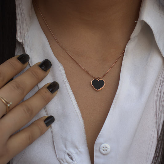 The attention Seeker pendant ( Black)